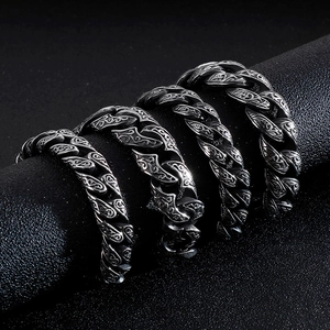 Punk-Stil Herrenarmband aus Titanstahl mit graviertem Vintage-Blumenmuster