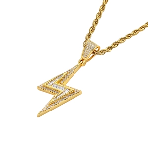 Pendentif éclair hip-hop plaqué or avec zircons cubiques et chaîne en maille torsadée
