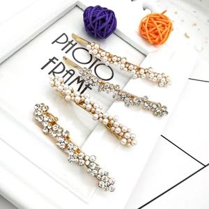 Lot de 4 barrettes dorées avec perles élégantes et strass brillants pour la coiffure