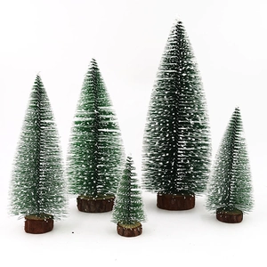 Mini-Weihnachtsbäume aus Zeder mit Schneeeffekt und Holzsockel in verschiedenen Größen