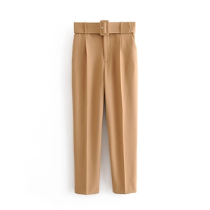 Pantalones de mujer de talle alto en color camello con cinturón de hebilla cuadrada