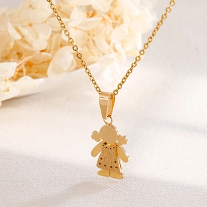Collana in acciaio placcato oro 18k con ciondolo ragazza con codini su catena a O
