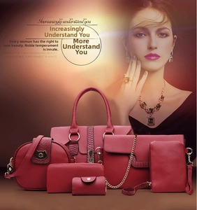 Detail von 6-teiligem weinrotem Handtaschen-Set aus PU-Leder mit goldener Hardware