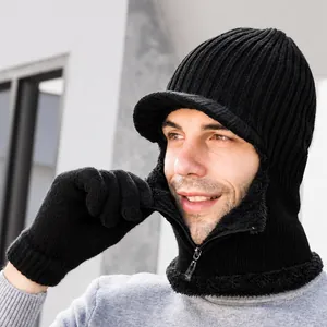 Set cappello invernale in maglia nera con scaldacollo e guanti per uomo caldo