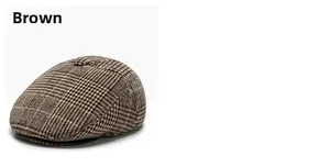 Vue détaillée de la casquette plate à carreaux marron montrant la texture en tweed et bouton