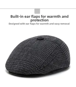 Détail macro d'une casquette plate d'hiver en laine grise avec cache-oreilles