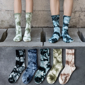 Chaussettes de rue en coton tie-dye pour couples dans plusieurs couleurs tendance