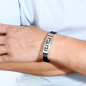 Men's titanium steel and black silicone bracelet with geometric fret pattern decoration