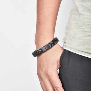 Bracciale classico in pelle di vacchetta intrecciata nera con chiusura magnetica uomo
