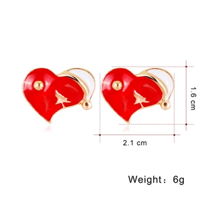 Detail showing heart-shaped Christmas hat earrings with size dimensions 1.6 cm x 2.1 cm