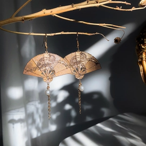Vintage Chinese style fan-shaped tassel earrings in antique gold with faux pearls
