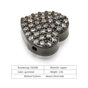 Λεπτομέρεια macro από σύνδεσμο καρδιά 10mm σε gunmetal με ζιργκόν και τρύπα 1mm