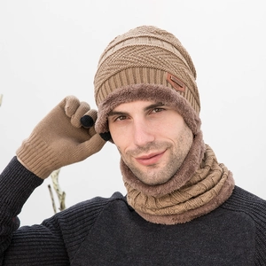 Ensemble d'hiver avec bonnet tricoté, tour de cou et gants tactiles doublés de polaire