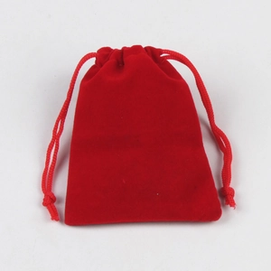 Sacchetto regalo premium in velluto rosso con coulisse per gioielli e festività