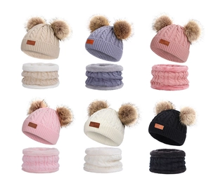 Kinder Doppel Bommel Strickmütze und Fleece Halstuch Set, dicker warmer Winter Mütze Schal.