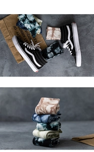 Gros plan de chaussettes en coton tie-dye aux couleurs variées et au style streetwear