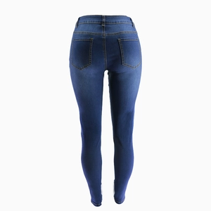 Women's skinny ripped jeans in medium blue with push-up effect and double back pockets