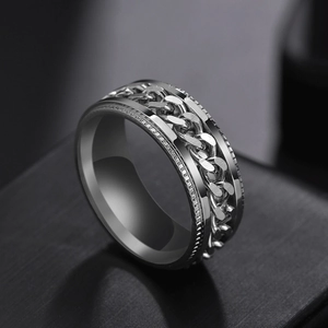 Macro shot of silver titanium steel spinning ring with cuban chain texture detail