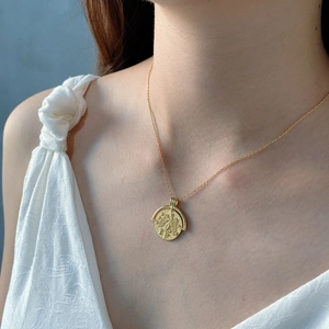 Baroque coin necklace in 925 silver with golden relief pendant on a slender chain