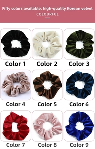 Détail de chouchous en velours en neuf couleurs montrant la texture et l'éclat du tissu