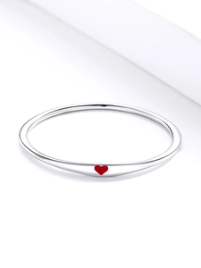Anello minimalista in argento sterling 925 con un delicato ciondolo a cuore rosso da donna