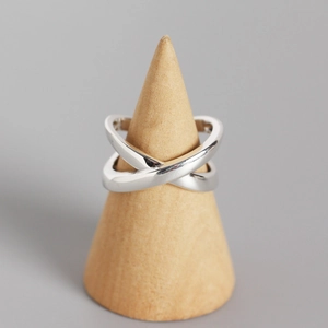 Elegant S925 sterling silver minimalist cross-shaped open ring on wooden stand display