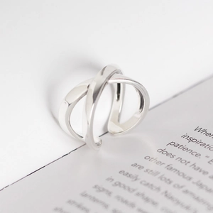 Minimalist S925 sterling silver crisscross open ring with a polished finish for women
