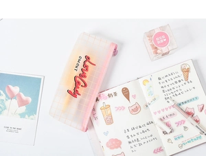 Detail of pink plaid translucent pencil case with smooth zipper and waterproof PVC material