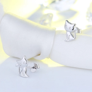 Close-up of S925 sterling silver kitten earrings featuring sparkling cubic zirconia eyes