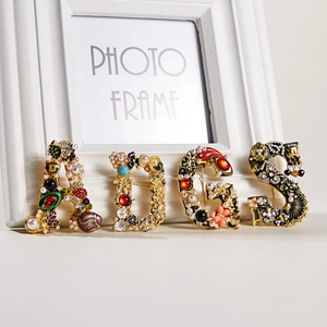 Fashion vintage letter brooch with pearls and colorful rhinestones on gold alloy base