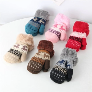 Children's winter knit gloves in six colors featuring cute deer patterns and plush cuffs