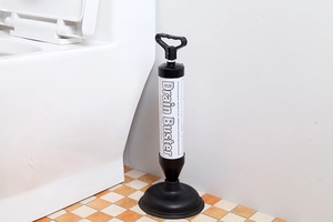 Dettaglio dello stantuffo ad alta pressione Drain Buster con impugnatura a T per WC e scarichi