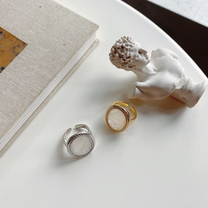 Detail of vintage adjustable 925 silver shell rings in gold and silver finishes