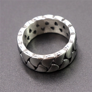 Unisex vintage silver stainless steel wide ring with woven scale pattern design