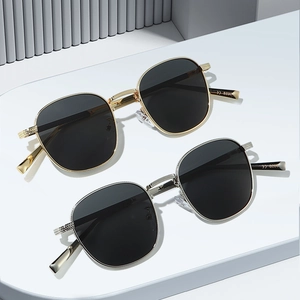 Lunettes de soleil rétro monture métallique dorée et argentée protection UV chic