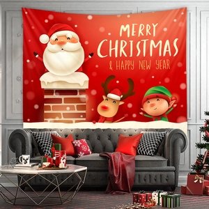 Böhmischer Weihnachtswandteppich mit Weihnachtsmann an weißer Wand über grauem Sofa