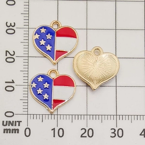Three heart-shaped enamel USA flag pendants with gold plating and size measurement