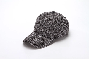 Dettaglio di un cappellino da baseball classico a sei pannelli con trama grigio melange