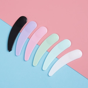Set of 6 colorful plastic crescent spatulas for cosmetics application and mixing tools