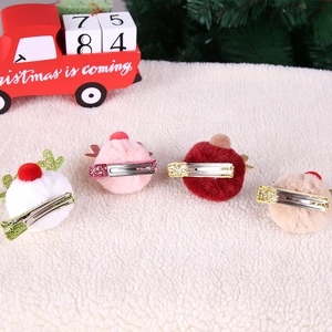 Set di quattro fermagli natalizi in peluche con corna di renna in rosa, rosso e bianco