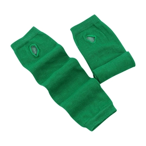 Mitaines longues en tricot vert avec trous pour les pouces et texture côtelée