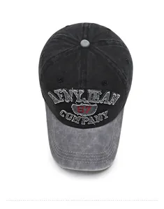 Détail d'une casquette baseball vintage avec broderie NY JEAN 67 et visière délavée