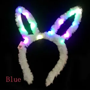 Blaues LED glühendes Plüsch Hasenohren Stirnband mit 14 bunten Lichtern auf schwarzem Grund