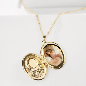Collana con medaglione ovale dorato vintage con incisione a rosa e porta foto