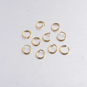 Vue détaillée d'anneaux de jonction de 10mm en acier inoxydable doré pour bijoux DIY
