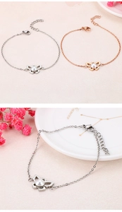 Detailansicht der Schmetterlingsperlen-Armbänder in Silber und Roségold mit Karabiner
