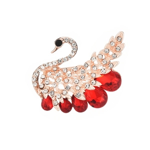 Elegante spilla a cigno in oro rosa con cristalli rossi e strass scintillanti raffinati