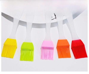 Set of five heat-resistant silicone brushes for baking and BBQ in five vibrant colors