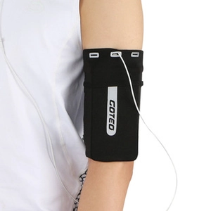 Close-up of black breathable sports armband with COTEO logo for outdoor fitness