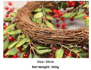 Détail de couronne de Noël 50cm avec baies rouges et aiguilles de pin, poids de 560g